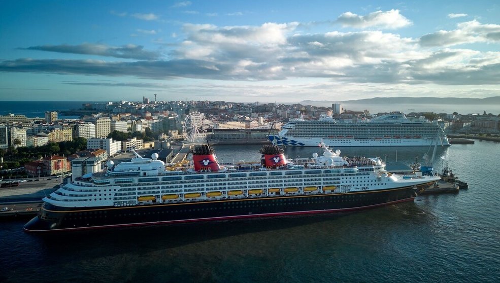 Escala del "Disney Magic Sky Princess" en el Puerto de A Coruña.