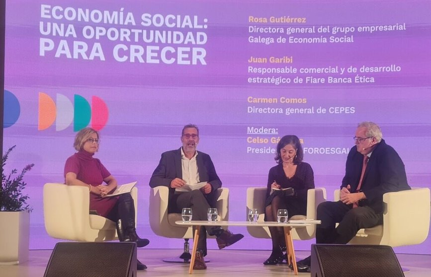 Carmen Comos, Celso Gándara, Rosa Gutiérrez y Juan Garibi, esta mañana en una mesa de debate  del Día de la Economía Social Gallega.