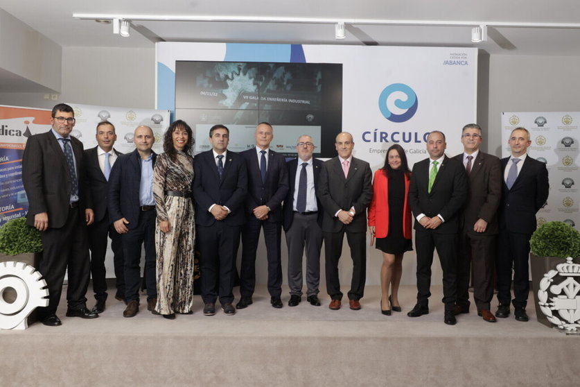 Miembros de la junta de gobierno del ICOIIG, en la VI Gala de Enxeñaría Industrial celebrada en Vigo.