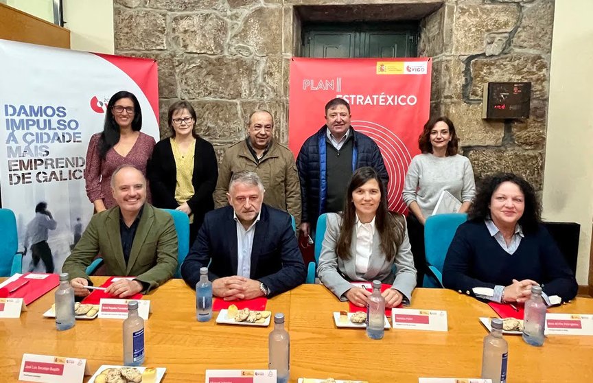 Participantes en la mesa de trabajo de Tabeirós, Terra de Montes y Deza.