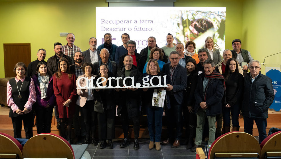 Asistentes á presentación do programa programa de xestión de terras Aterra, en Sarreaus (Ourense).