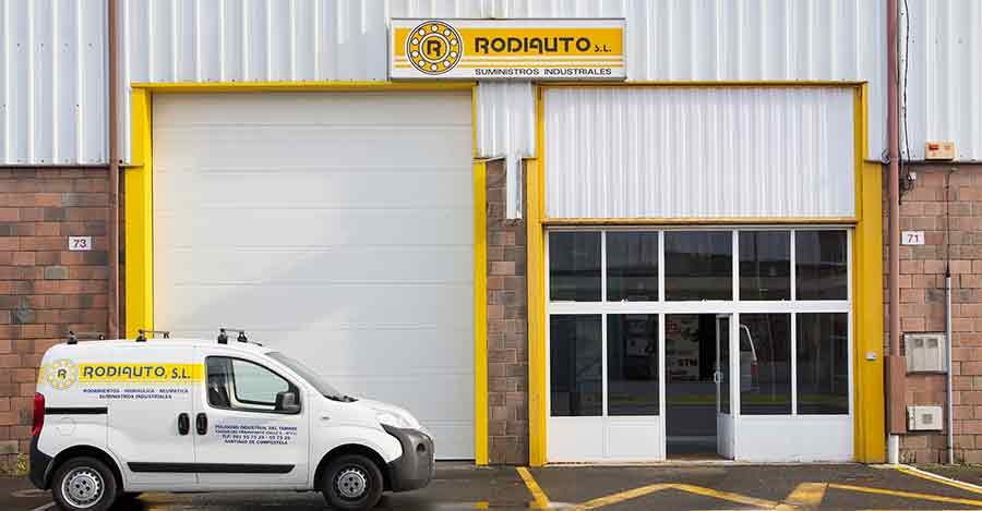Fachada de Rodiauto, unha das oito compañías que será recoñecida pola Asociación Área Empresarial do Tambre.