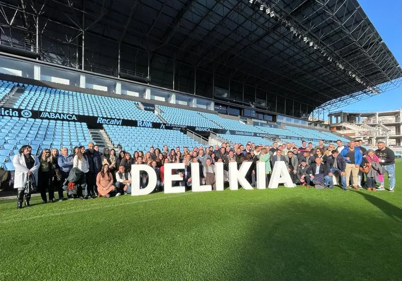 Parte de la plantilla de Delikia, en Vigo.