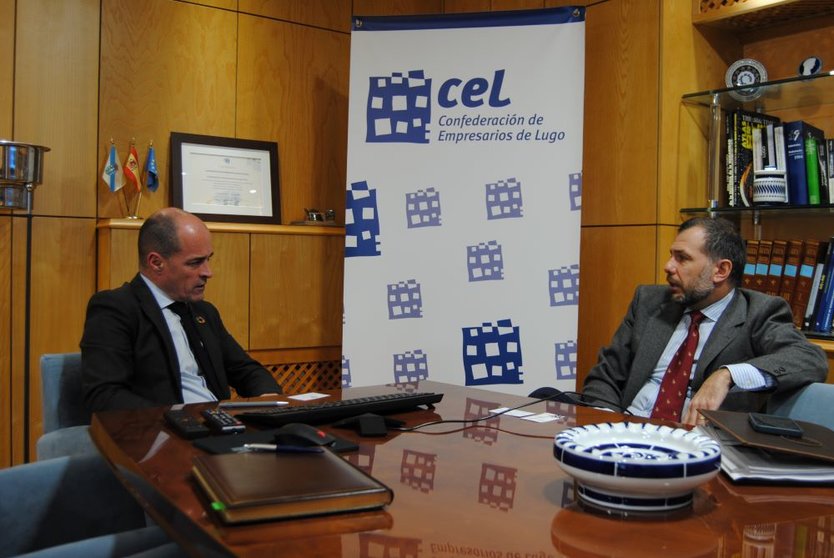 Jaime López, secretario general de la CEL, junto a Ramiro , cónsul de Uruguay.