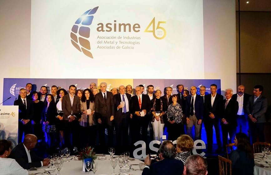 Foto de familia de la celebración del 45º aniversario de Asime.