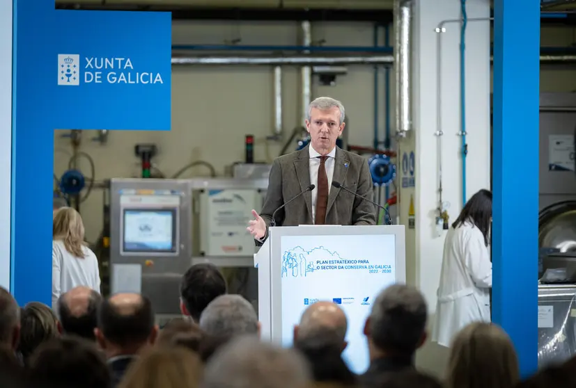 O presidente da Xunta, Alfonso Rueda, acompañado da conselleira do Mar, Rosa Quintana, participa na presentación do Plan Estratéxico para o sector da conserva en Galicia 2022-2030. No Centro de Tecnoloxías Avanzadas de Investigación para a Industria Mariña e Alimentaria – CYTMA, na sede de Anfaco ANFACO CECOPESCA, Vigo, 28/12/22.