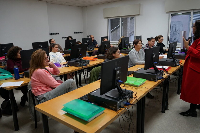Curso de COGAMI en Santiago de operacións auxiliares e servizos administrativos