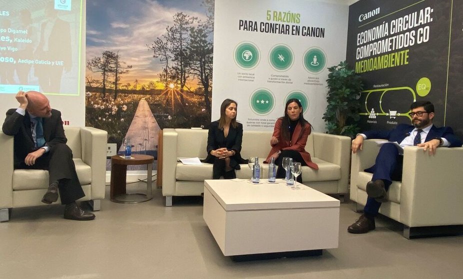 Carlo Casal, Natalia Vieites, Elena Rodríguez y Emilio Pérez participaron en la mesa redonda sobre los cambios en materia laboral.