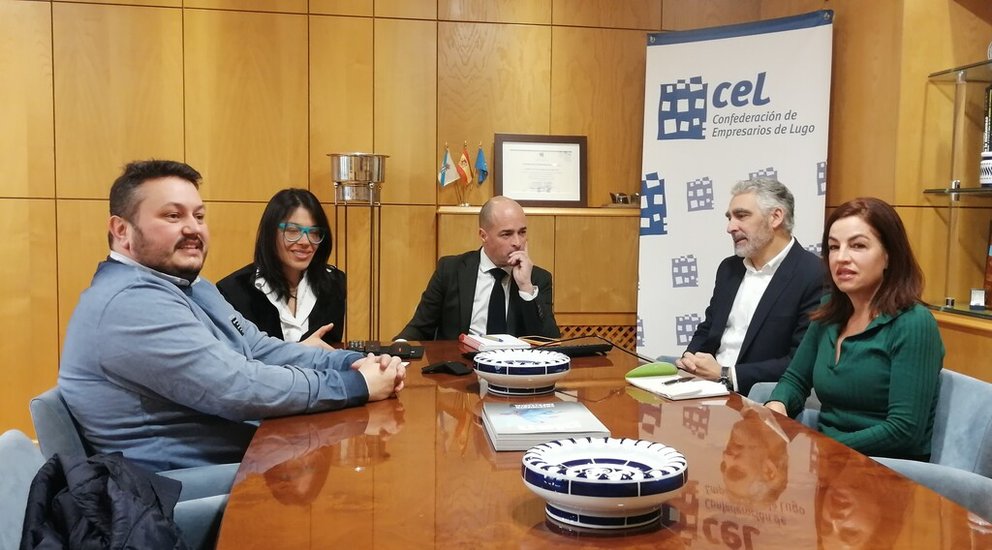 Las empresarias colombianas fueron recibidas por el secretario de la CEL, y dos empresarios locales.