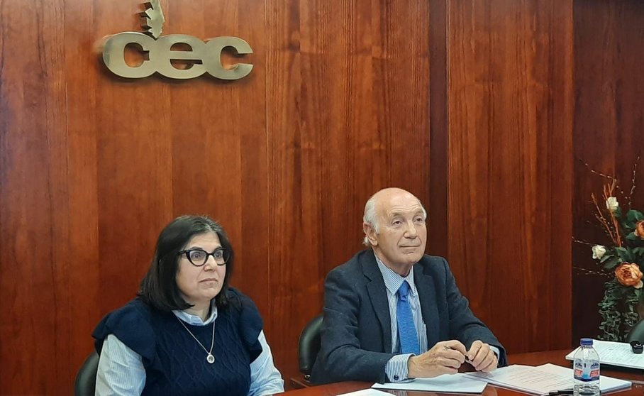 Concepción Varela, y Antonio Fontenla, en la presentación de la jornada sobre las cotizaciones de los autónomos.