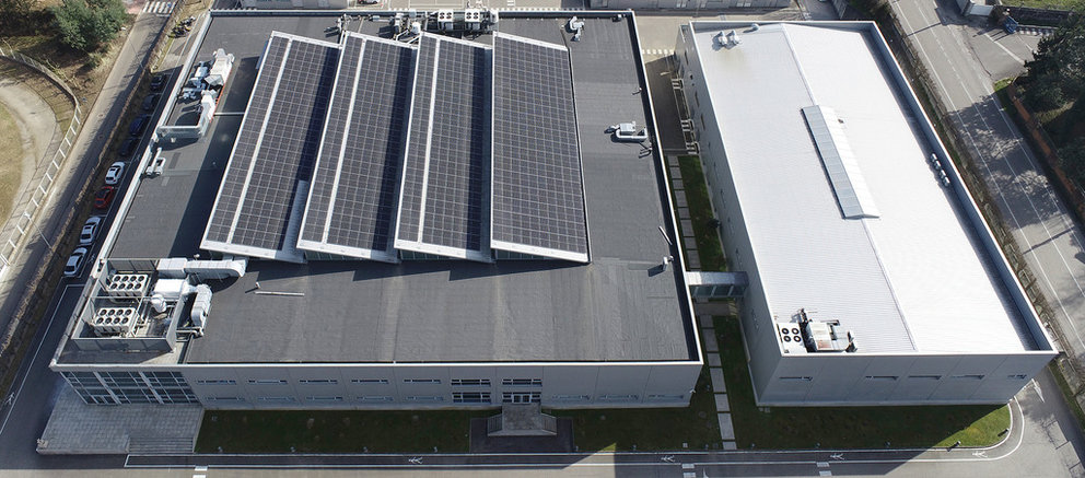 La planta fotovoltaica de CTAG suma 573 paneles solares y 3 inversores que aportan 312kW de potencia.