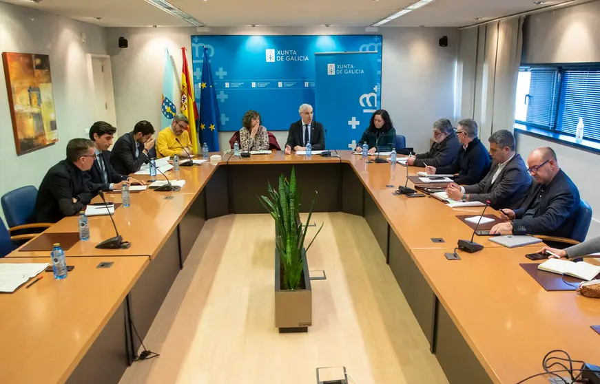O vicepresidente primeiro e conselleiro de Economía, Industria e Innovación, Francisco Conde, participa na reunión do Observatorio da eólica mariña.