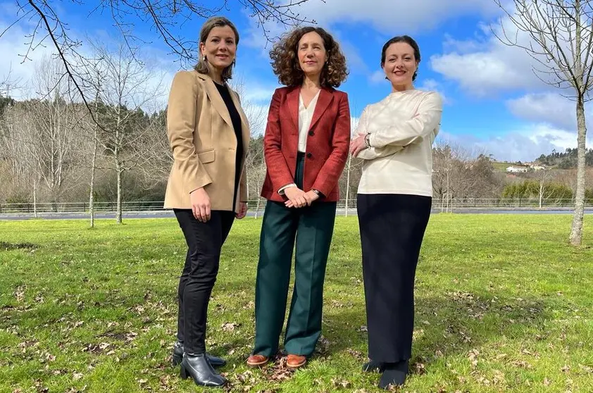 De izqu a dcha_Desirée Teijeiro, Sonia Martínez Arca y María Seoane.