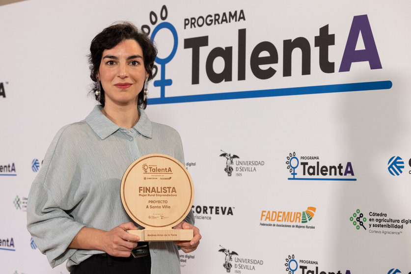 Andrea Arias ha sido galardonada como finalista del programa TalentA, por su proyecto "A Santa Viña".
