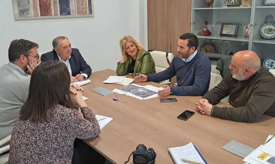 Reunión de la gerente y técnicos de SEA con el alcalde de A Laracha.