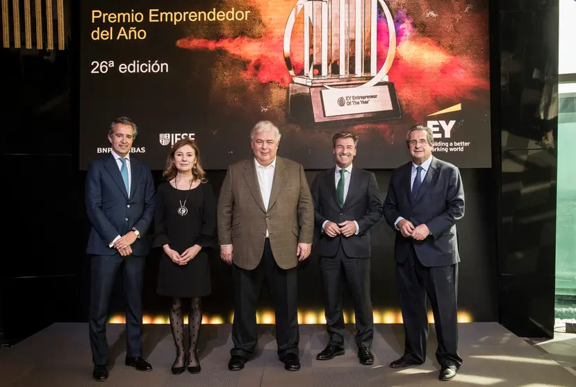 Antonio Salgado, CEO de BNP Paribas; Marta Fernández Currás, socia responsable de EY en Galicia; Luis de Valdivia, presidente de Ecoener; Federico Linares, presidente de EY y Juan Roure, profesor del IESE. /LUIS CAMACHO.