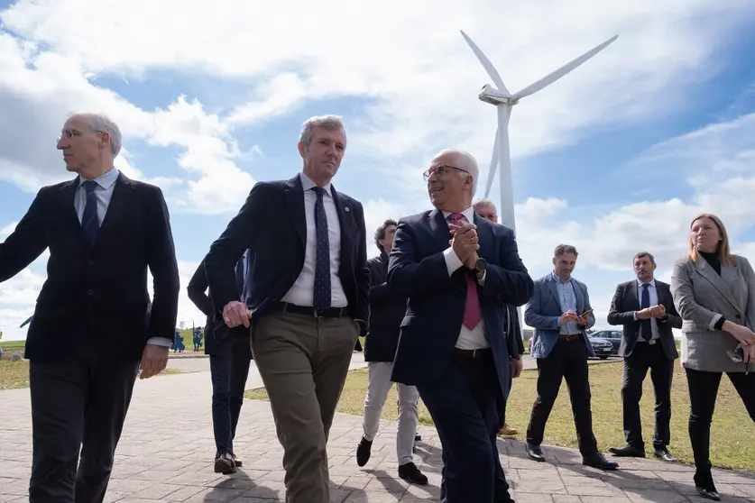 O titular do Executivo galego, Alfonso Rueda, acompañado do vicepresidente primeiro e conselleiro de Economía, Industria e Innovación, Francisco Conde, visita o parque eólico experimental de Sotavento. Parque éolico experimental Sotavento, Xermade, 21/03/23.