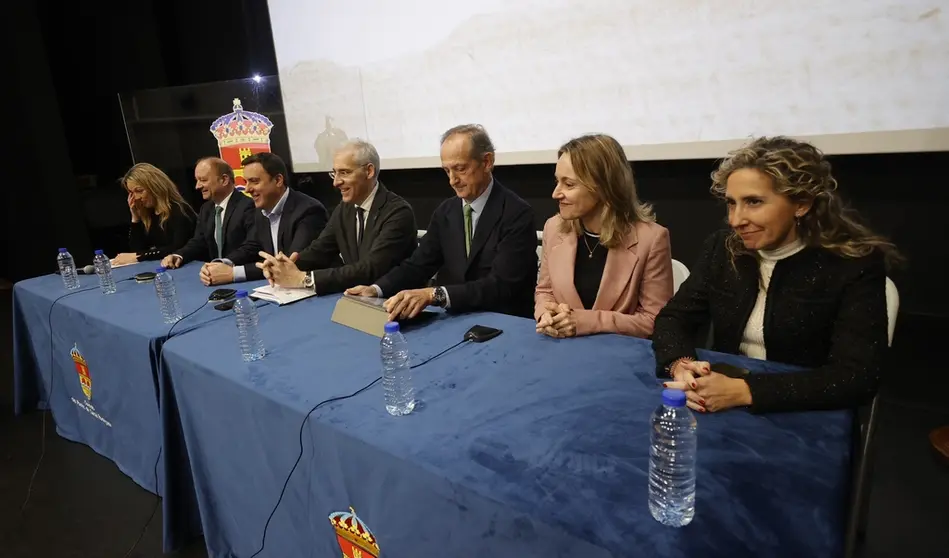 Rueda de prensa de directivos de Ence junto a autoridades para presentar los avances de su proyecto de bioplanta en As Pontes.