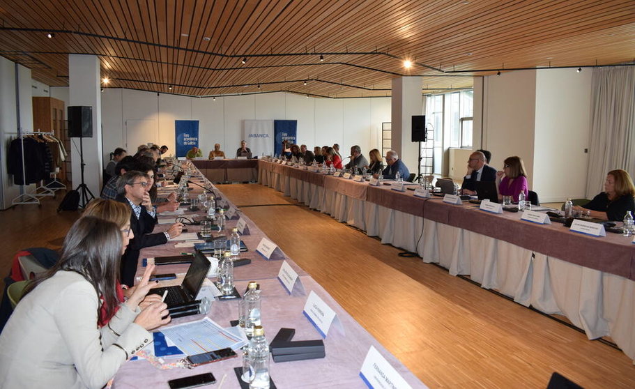 Expertos, empresarios e participan na reunión anual do Foro Económico de Galicia no Parador de Muxía.