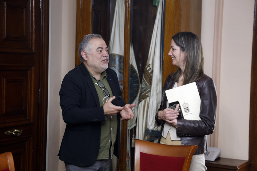 Gonzalo Martín, CEO de Inverbis, y la alcaldesa de Lugo, Lara Méndez.. /XESÚS PONTE