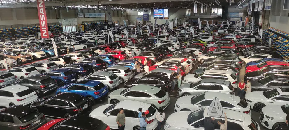 Vista del recinto de Expourense con los 400 vehículos del V Car Outlet.