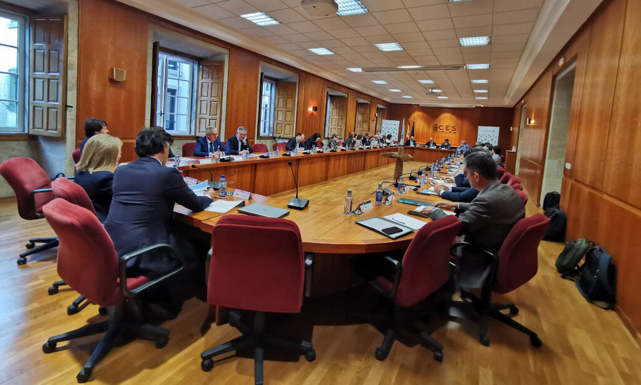El encuentro tuvo lugar en la sede del Consello Económico e Social, en Santiago.