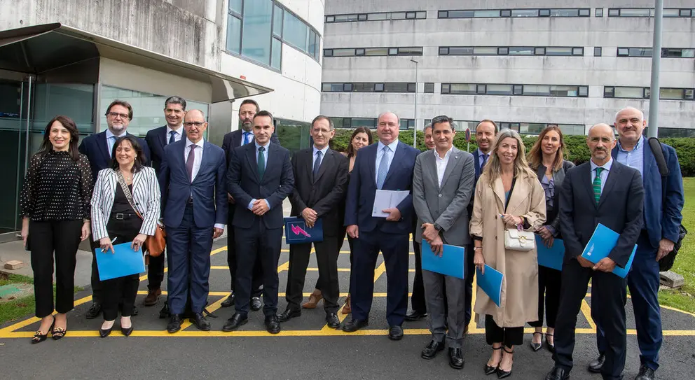 El director del Igape (4º por la izq.) con representantes de las SGR Afigal, Sogarpo e I