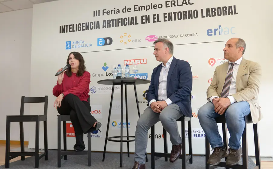 La conselleira María Jesús Lorenzana, en la Feria de Empleo de la Escola de Relacións Laborais de A Coruña.