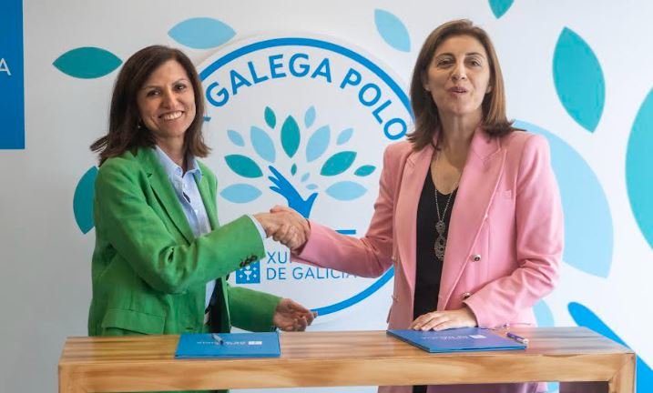 A conselleira delegada de Espina y Delfín, Rosa Blanca Rodríguez, e a conselleira de Medio Ambiente, Territorio e Vivenda, Ángeles Vázquez.