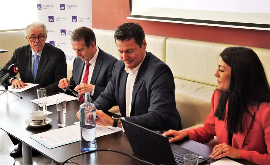 La Fundación AXA presentó en Vigo su estudio sobre la percepción ciudadana ante el cambio climático.