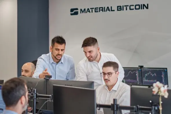 Parte del equipo de Material Bitcoin.