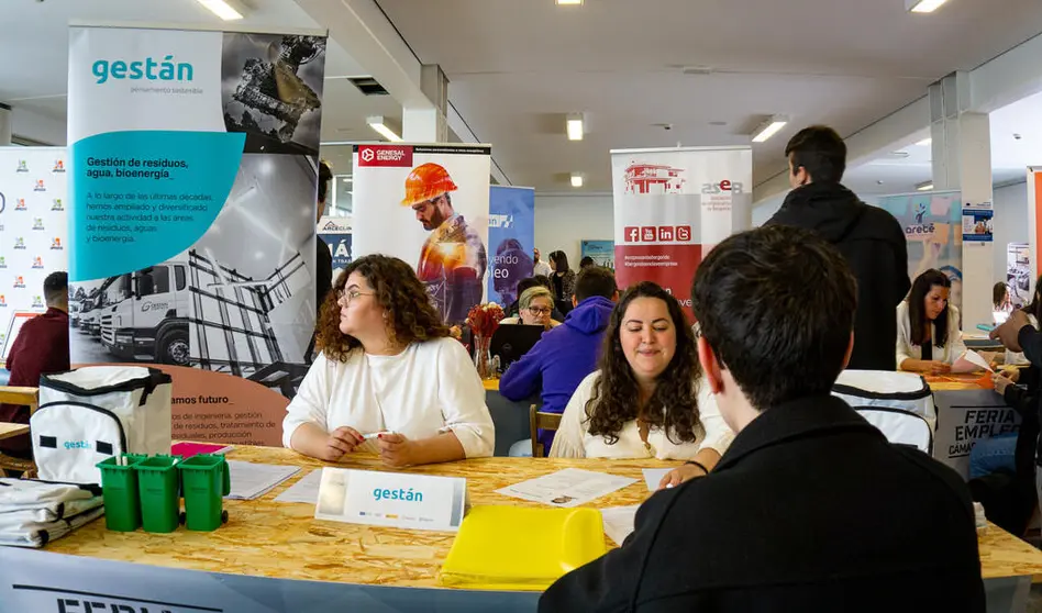 A XIII Feira de Emprego da Cámara da Coruña facilitou a realización de 600 entrevistas de traballo.