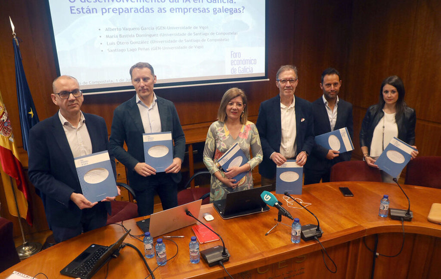 Los autores de los estudios sobre Inteligencia Artificial en Galicia, en la presentación en Santiago./XOÁN.