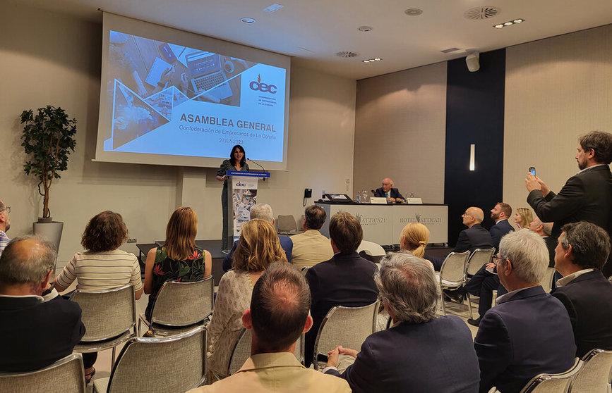 La asamblea de la CEC contó con la presencia de la nueva conselleira de Economía, Industria e Innovación, María Jesús Lorenzana.