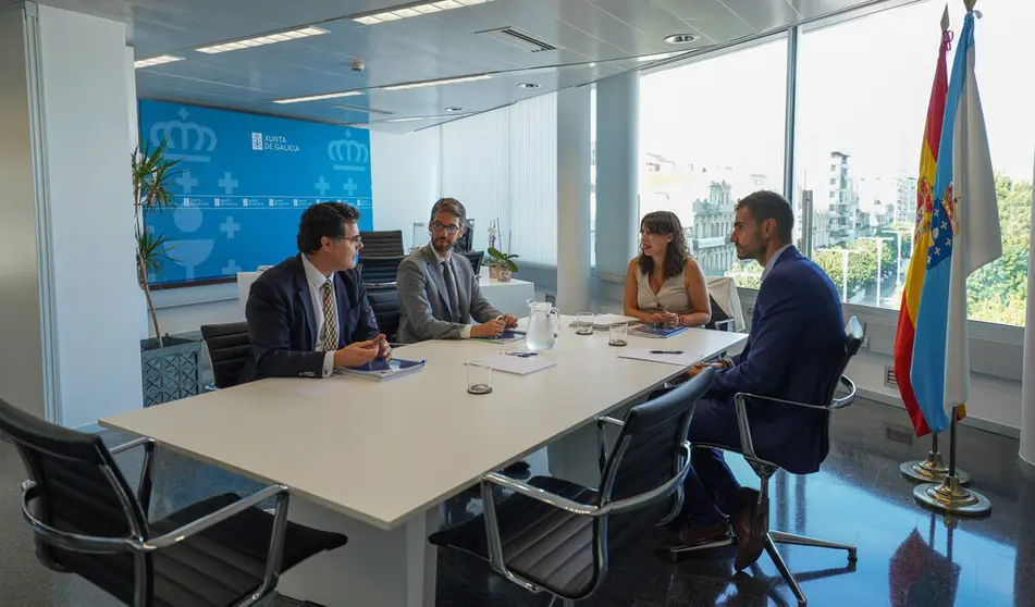 El presidente y el secretario general de Anfaco, Iván Alonso y Roberto Alonso, se reunieron con la conselleira de Economía, Industria e Innovación, María Jesús Lorenzana, y el director xeral de de Planificación Enerxética e Recursos Naturais, Pablo Fernández.