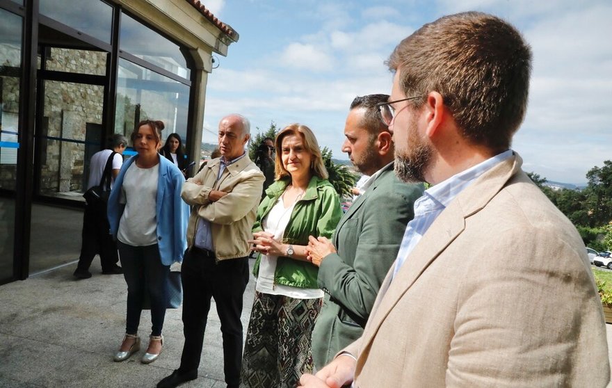 A conselleira de Promoción do Emprego e Igualdade, Elena Rivo, visitou as instalacións do futuro Polo de emprendemento de Vilanova de Arousa./J.L. OUBIÑA.