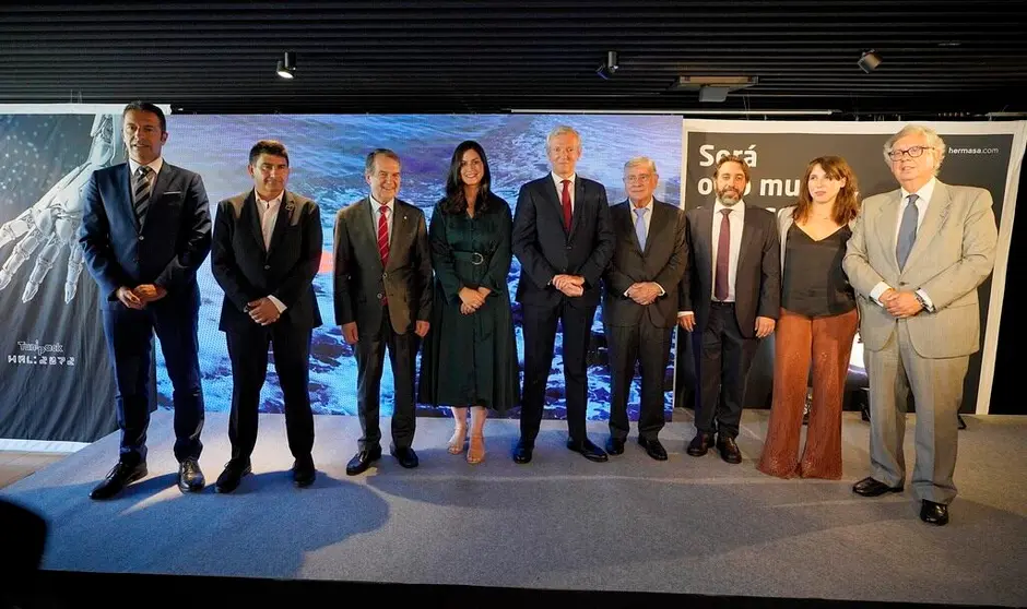 Autoridades y representantes de la empresa en el acto de 50º aniversario de Hermasa.