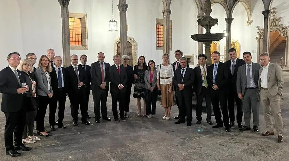 Miembros de la Unión Nacional de Cooperativas de Crédito (Unacc) y la Asociación Europea de Bancos Cooperativos (EACB), en Santiago.