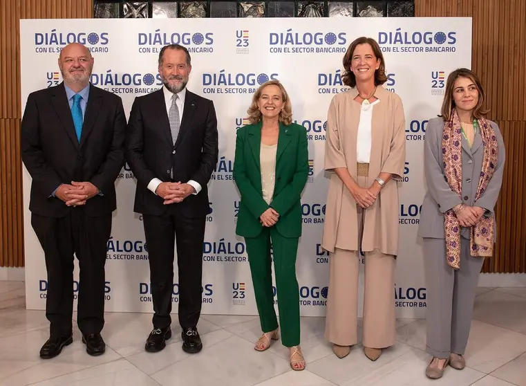 José María Méndez, Juan Carlos Escotet, Nadia Calviño, Alejandra Kindelán y Cristina Freijanes asistieron al evento ‘Diálogos con el sector bancario para el progreso económico y social’, organizado en Santiago.