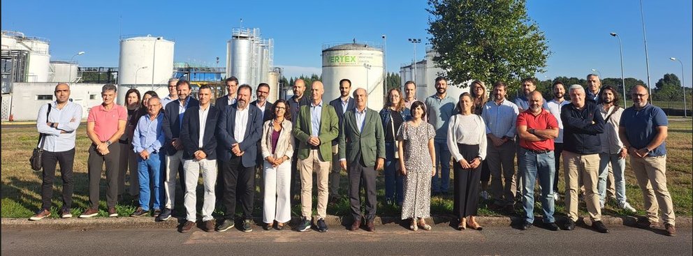 Representantes de empresas galegas visitan a fabrica de Bioetanol Galicia de Curtis.