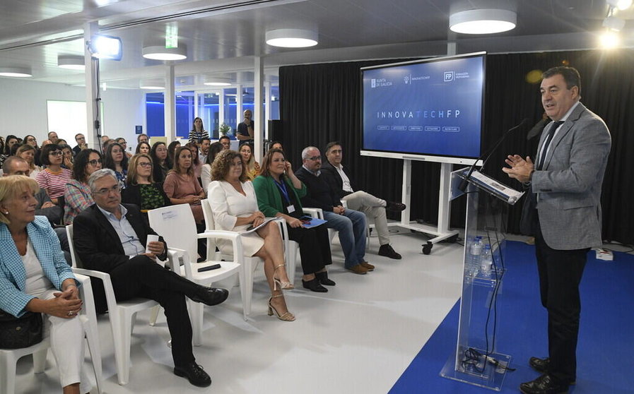 El conselleiro de Cultura, Educación, FP y Universidades presentó Innovatech FP en el Centro Galego de Innovación de la FP Eduardo Barreiros, en Ourense.