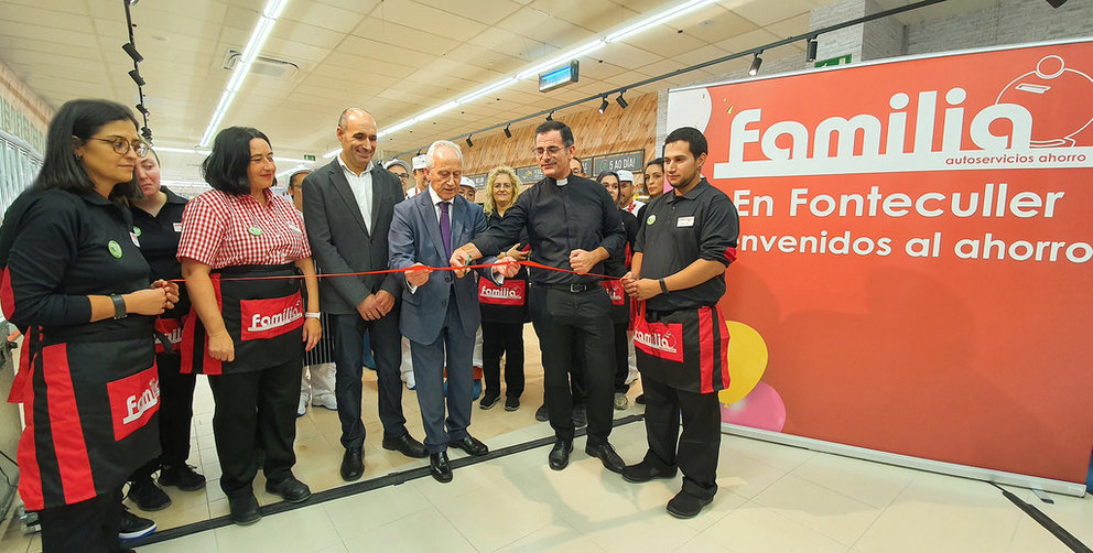 Inauguración del nuevo Autoservicios Familia en Culleredo.