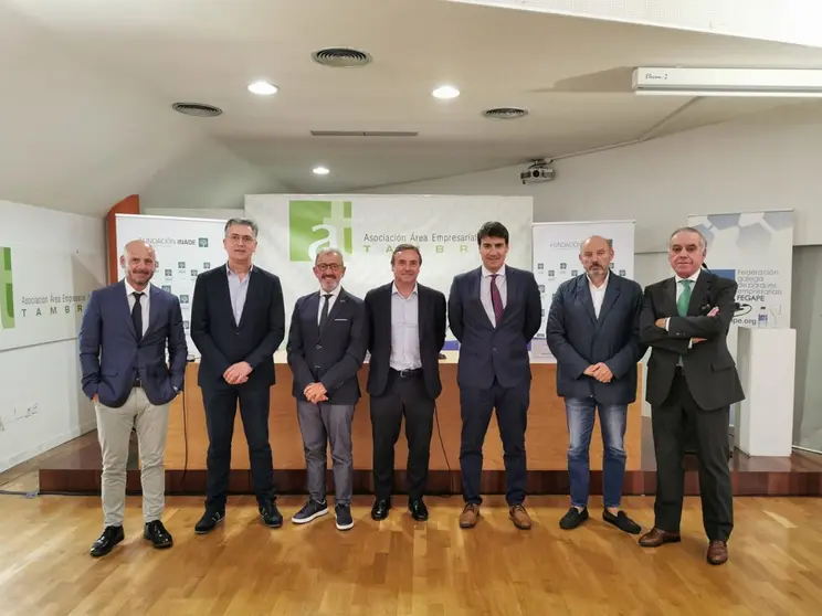 Ponentes de la mesa redonda organizada por la Fundación Inade y Fegape.