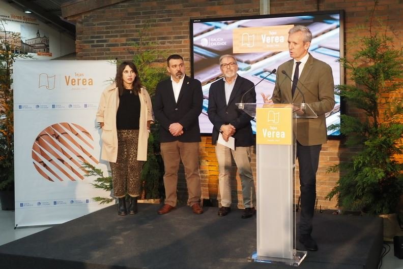 Inauguración de la nueva línea de producción de la empresa Tejas Verea.