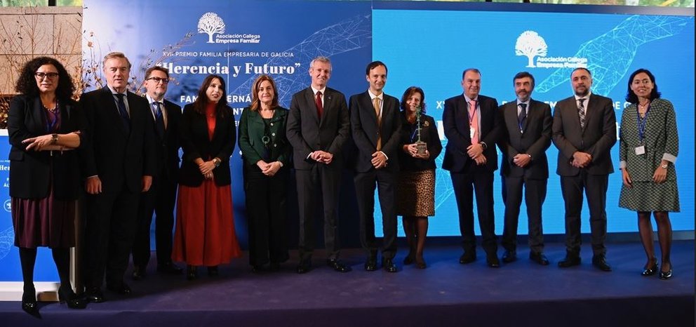 A familia Fernández Álvarez-Santullano foi galardoada co  Premio Familia Empresaria 2023. Punto GA/ M. Riopa.