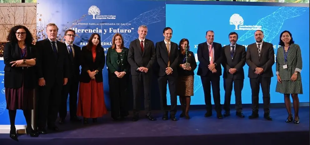 A familia Fernández Álvarez-Santullano foi galardoada co Premio Familia Empresaria 2023. Punto GA/ M. Riopa.