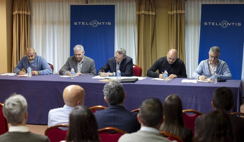 Firma del nuevo convenio colectivo de Stellantis Vigo.