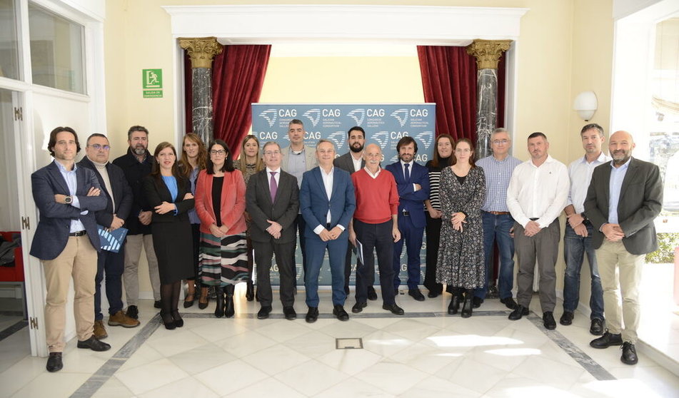 Miembros de la asamblea general del Consorcio Aeronáutico Gallego, reunidos en Vigo.
