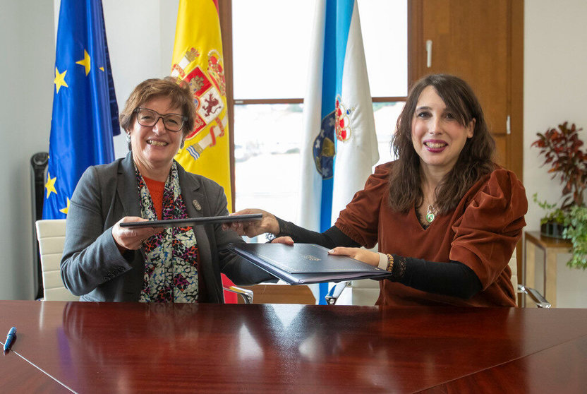 La presidenta del Clúster da Saúde de Galicia, Rocío Mosquera, y la conselleira de Economía, Industria e Innovación, María Jesús Lorenzana.