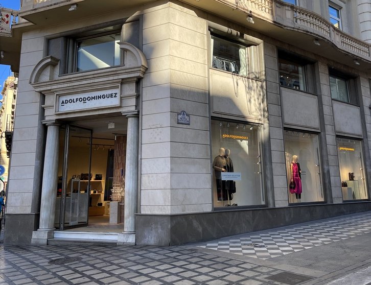 Nueva tienda de Adolfo Dominguez en Granada.